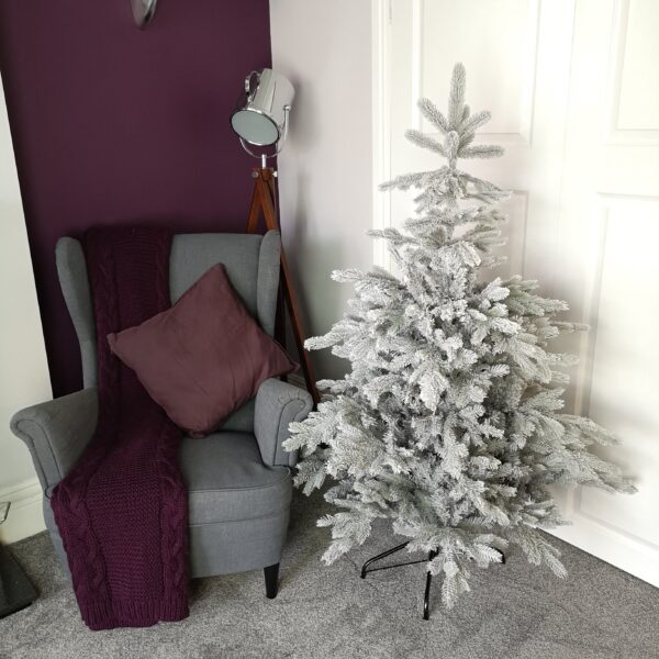 150cm 5ft Grey Frosted Grandis Fir PE PVC Mix Hinged Festive Christmas Tree 1038 tips