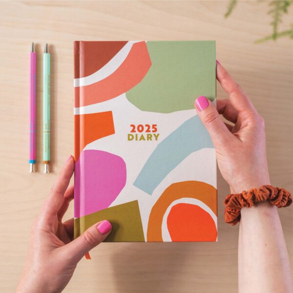 2025 Diary | A5 Hardcover Week to View | Organic Paper Shapes