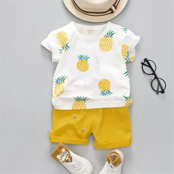 2pcs Baby Boy 95 Cotton Short sleeve Pineapple Print Tee and Solid Shorts Set