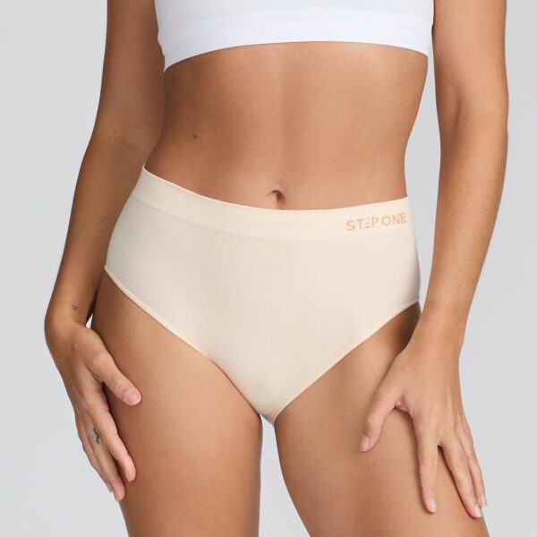 Womens SmoothFit Full Brief Chic Champagne